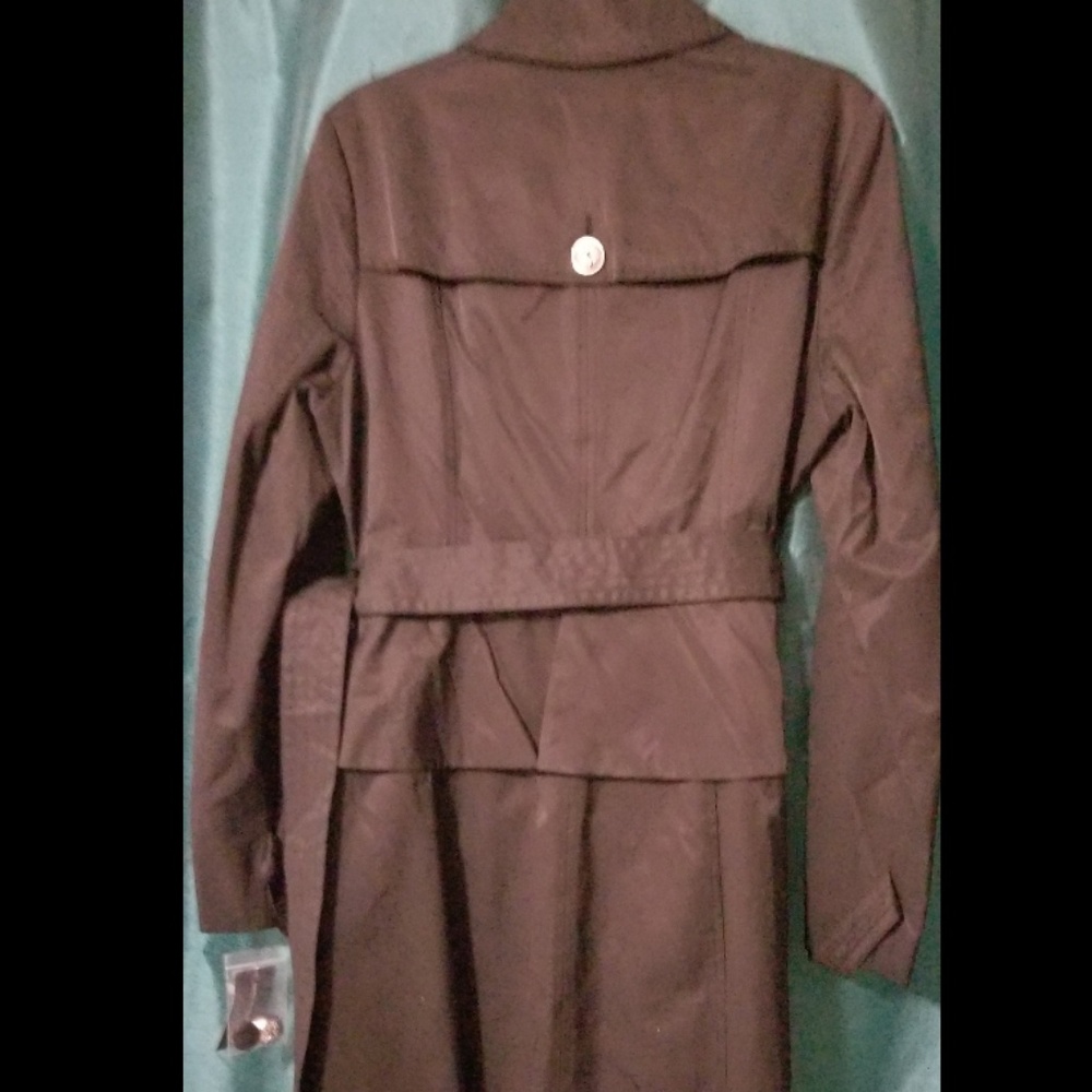Never worn Raincoat - Picture 4 of 4